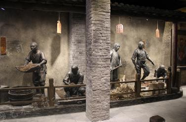 不銹鋼雕塑和玻璃鋼雕塑在展館場(chǎng)景復(fù)原中的應(yīng)用
